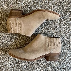 Dolce Vita Suede Round Toe Slip On Boots | Size 6
